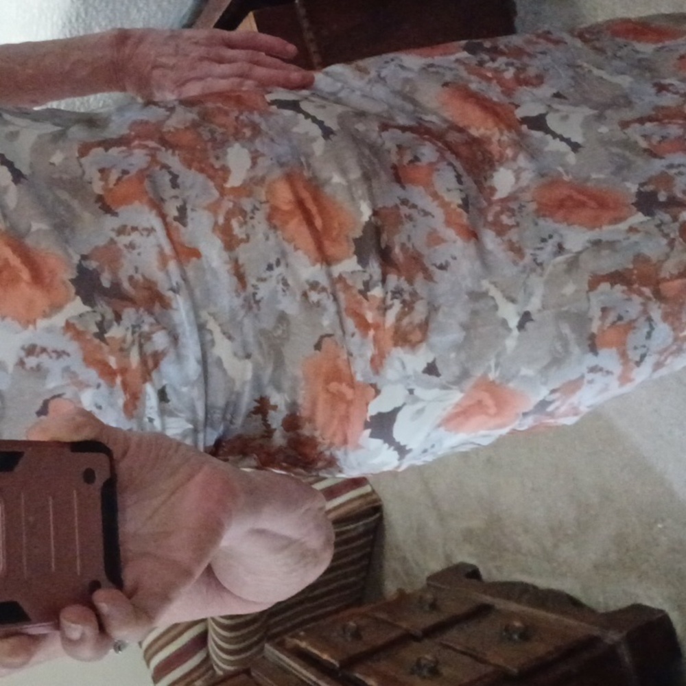 Beautiful Satin Feel Dress Hugs Your Body! - Picture 10 of 10
